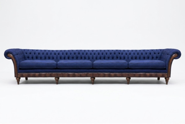 Sofá de salón Chesterfield azul de cuatro plazas, muebles tapizados exclusivos.