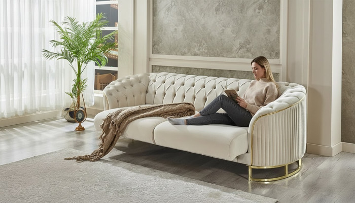 Sofá Chesterfield blanco de tres plazas para sala de estar