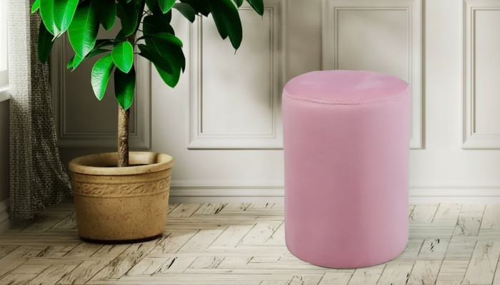 Taburete rosa de lujo de estilo moderno para la sala de estar.