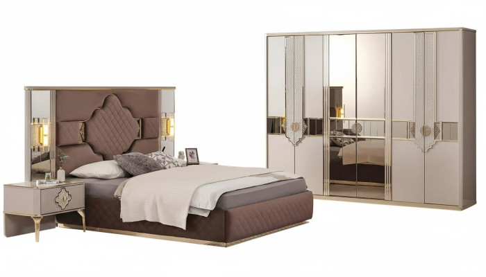Conjunto de dormitorio beige y marrón, armario, cama tapizada, mesitas de noche.