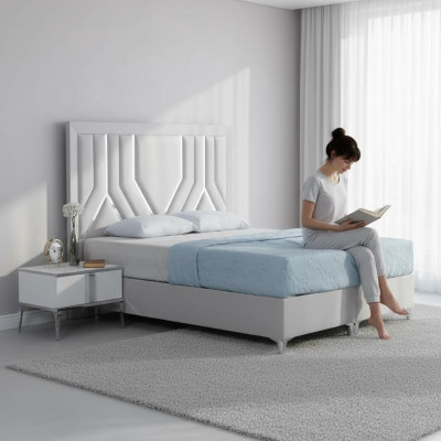 Juego de dormitorio moderno blanco con cama tapizada y mesitas de noche