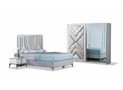 Conjunto de cama blanca elegante con mesitas y armario de vidrio