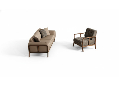 Sofá de tres plazas elegante en beige para la sala de estar, muebles tapizados con estilo.