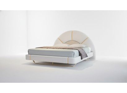 Cama de lujo con diseño moderno y acentos dorados, cabecera en forma de media luna