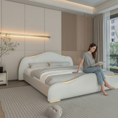 Moderna cama gris con acentos dorados y un elegante cabecero