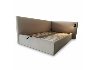 Cama tapizada beige en estilo hotel moderno con iluminación LED y cabecera lujosa