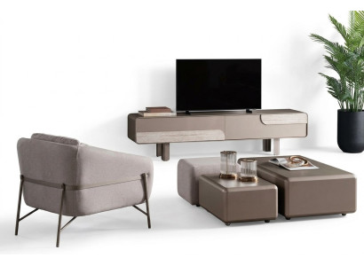 Sofá moderno beige con sillón y mueble para TV