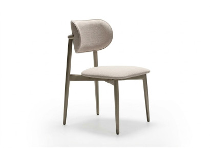 Silla de tela beige elegante para la sala de estar y el comedor