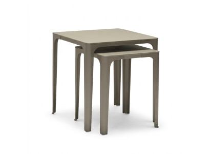 Mesa de madera moderna y elegante en beige