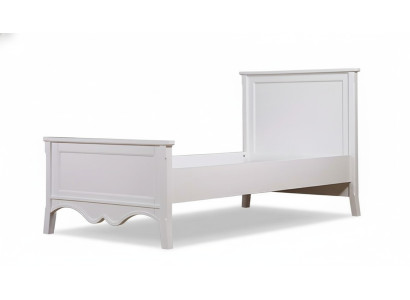 Weißes Holzbett im eleganten Design