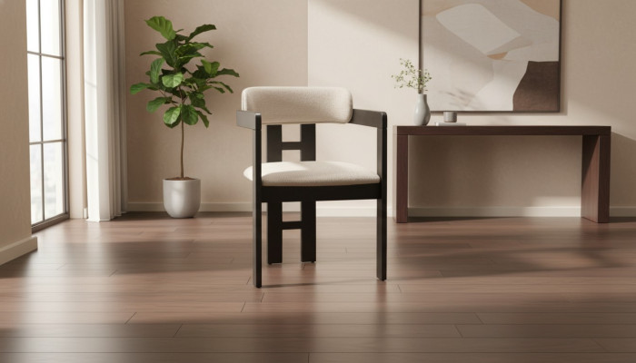 Silla elegante de madera y textil con diseño moderno
