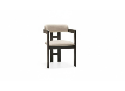 Silla elegante de madera y textil con diseño moderno
