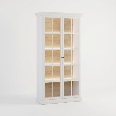 Buffet blanco con vitrina