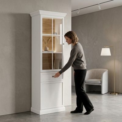 Vitrina con estantes y cajón con frente de vidrio