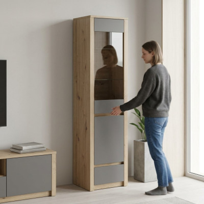 Vitrina de vidrio con puertas de vidrio, estantes de vidrio y cajón