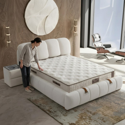 Cama blanca elegante con colchón de diseño moderno