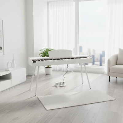 Piano digital en blanco brillante
