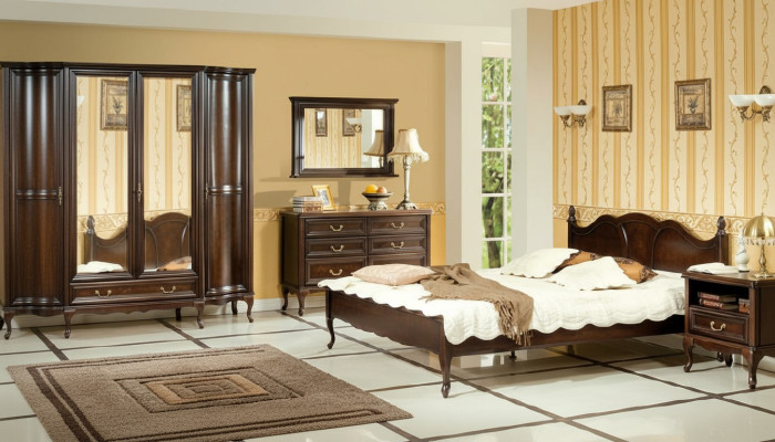 Muebles de estilo italiano: cama, mesitas de noche, armario, cómoda, espejo, completo.