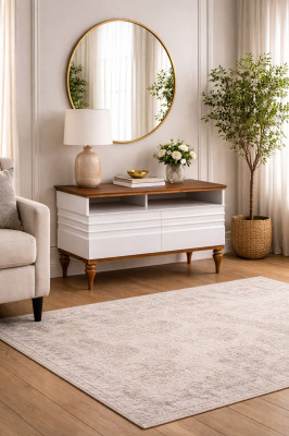 Mueble de televisión bajo TO-RTVM con cajones, armario y estante para televisión.