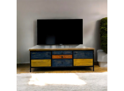 TV-Möbel aus Holz im auffälligen Vintage-Stil mit farbig lackierten Schubladen